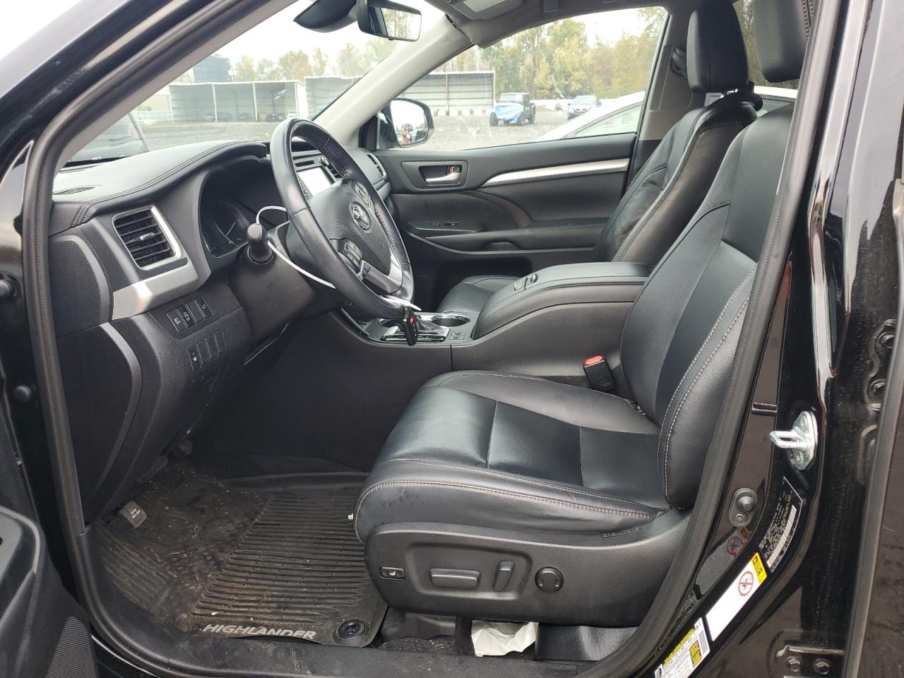 Lot #3302779900 2019 TOYOTA HIGHLANDER