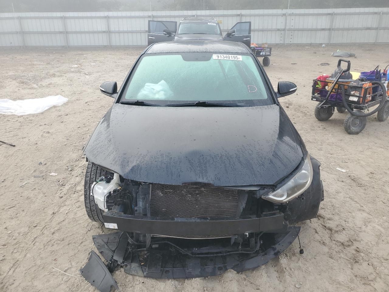 Lot #3315956121 2017 HYUNDAI ELANTRA SE