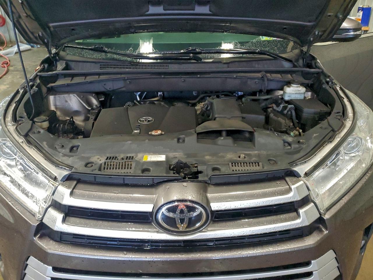 Lot #3320121472 2019 TOYOTA HIGHLANDER