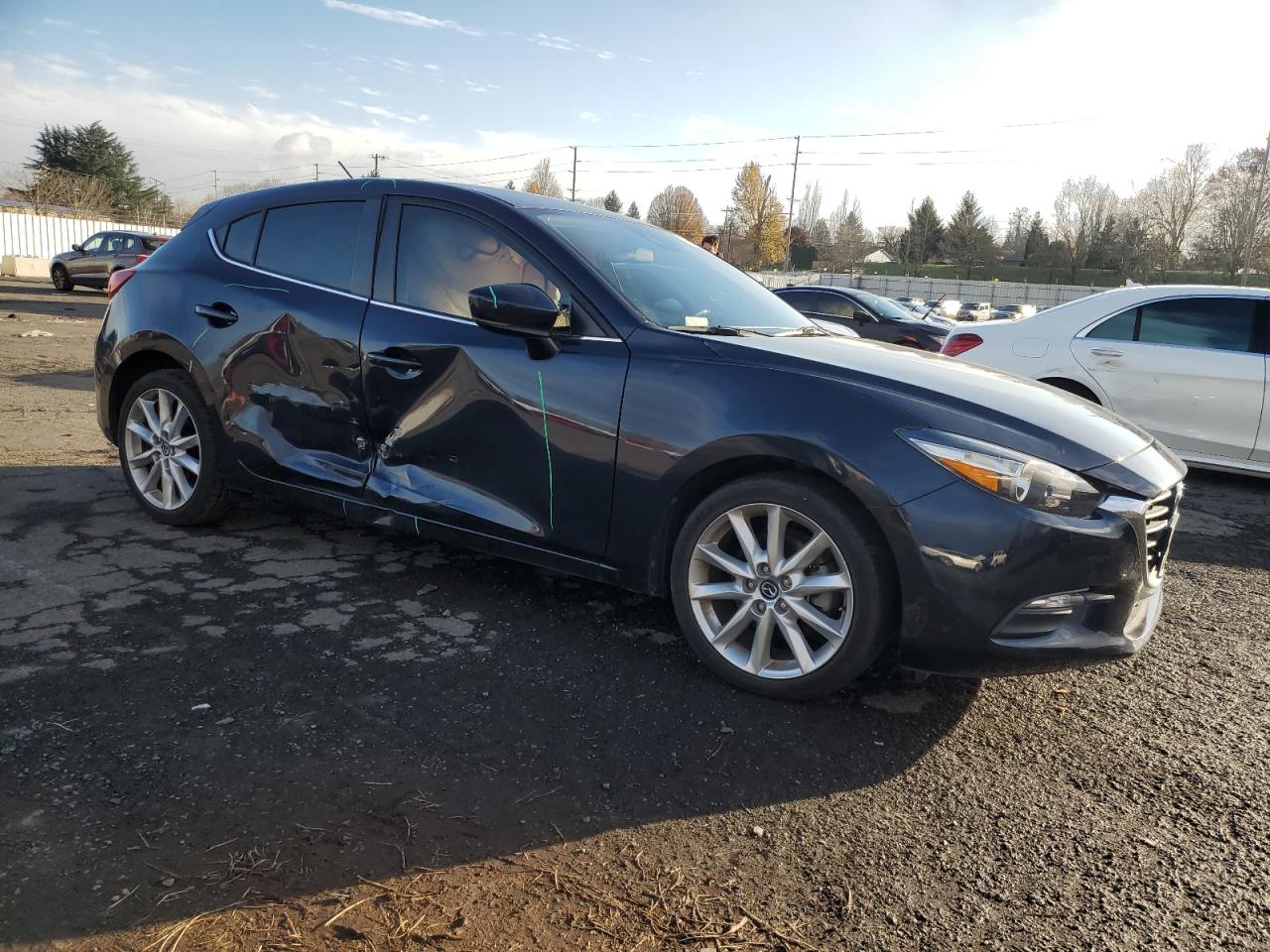 MAZDA 3 TOURING