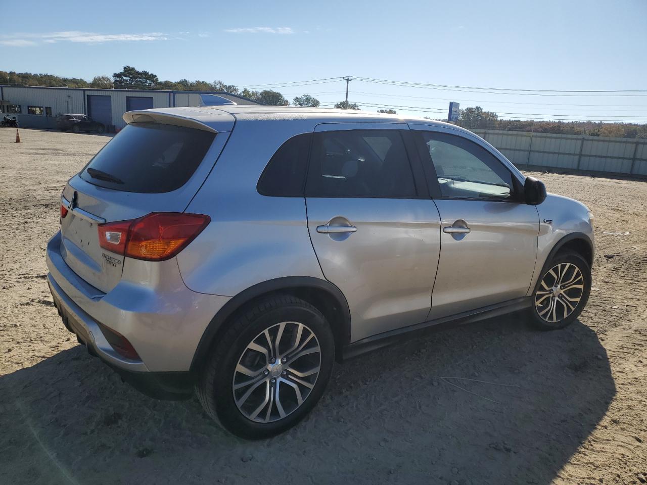 MITSUBISHI OUTLANDER ES