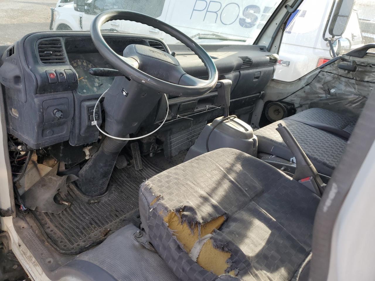 Lot #3301991449 2006 ISUZU NPR