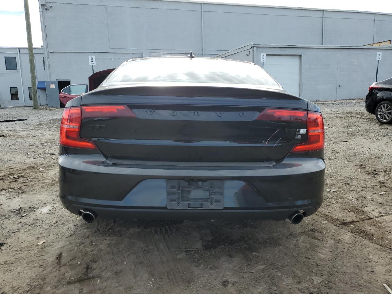 VOLVO S90 T5 MOMENTUM