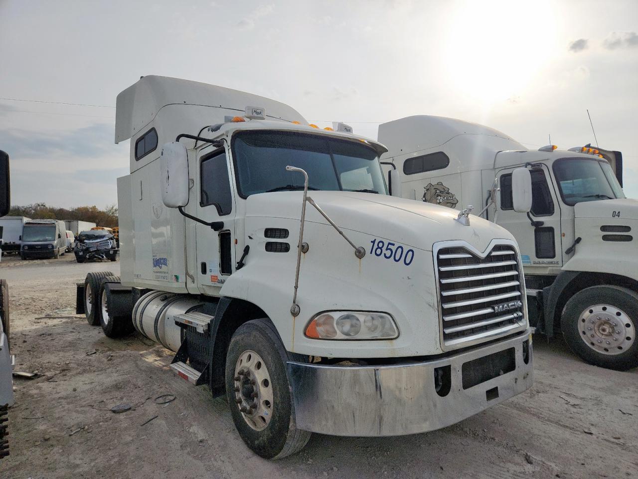 Lot #3296881816 2012 MACK CXU613