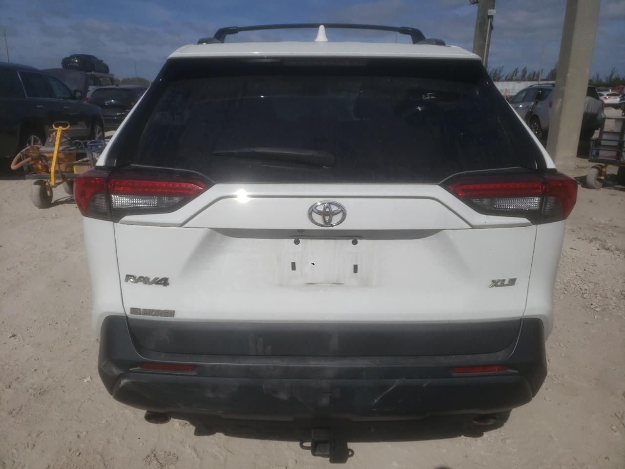 TOYOTA RAV4 XLE