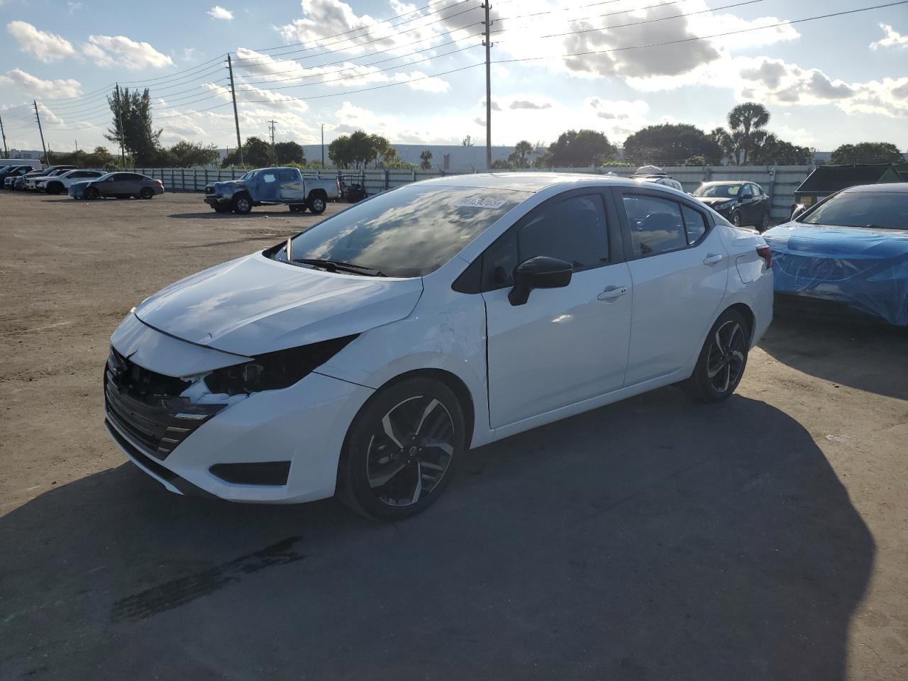NISSAN VERSA SR