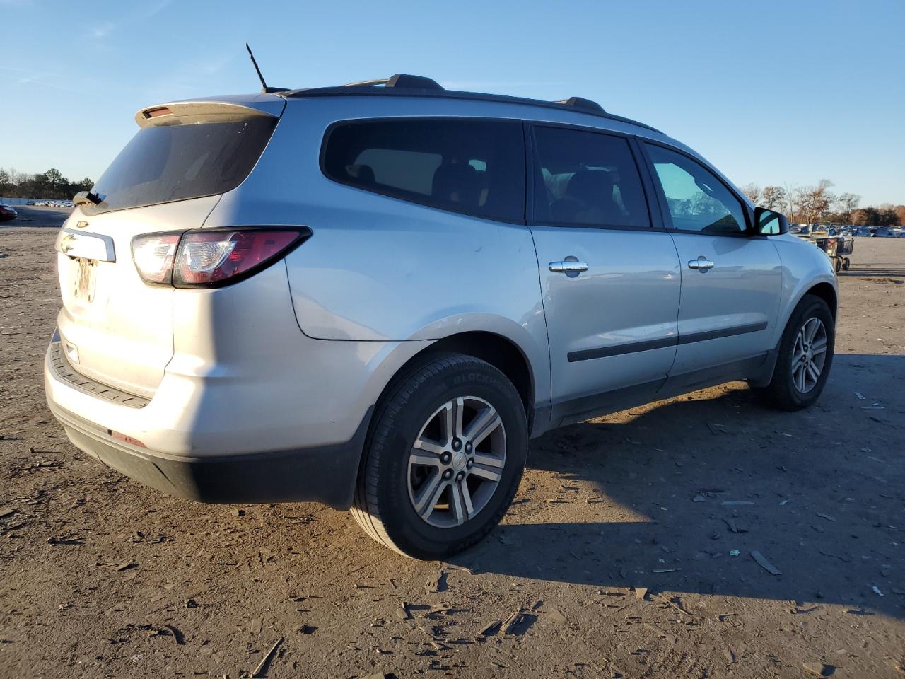 CHEVROLET TRAVERSE LS