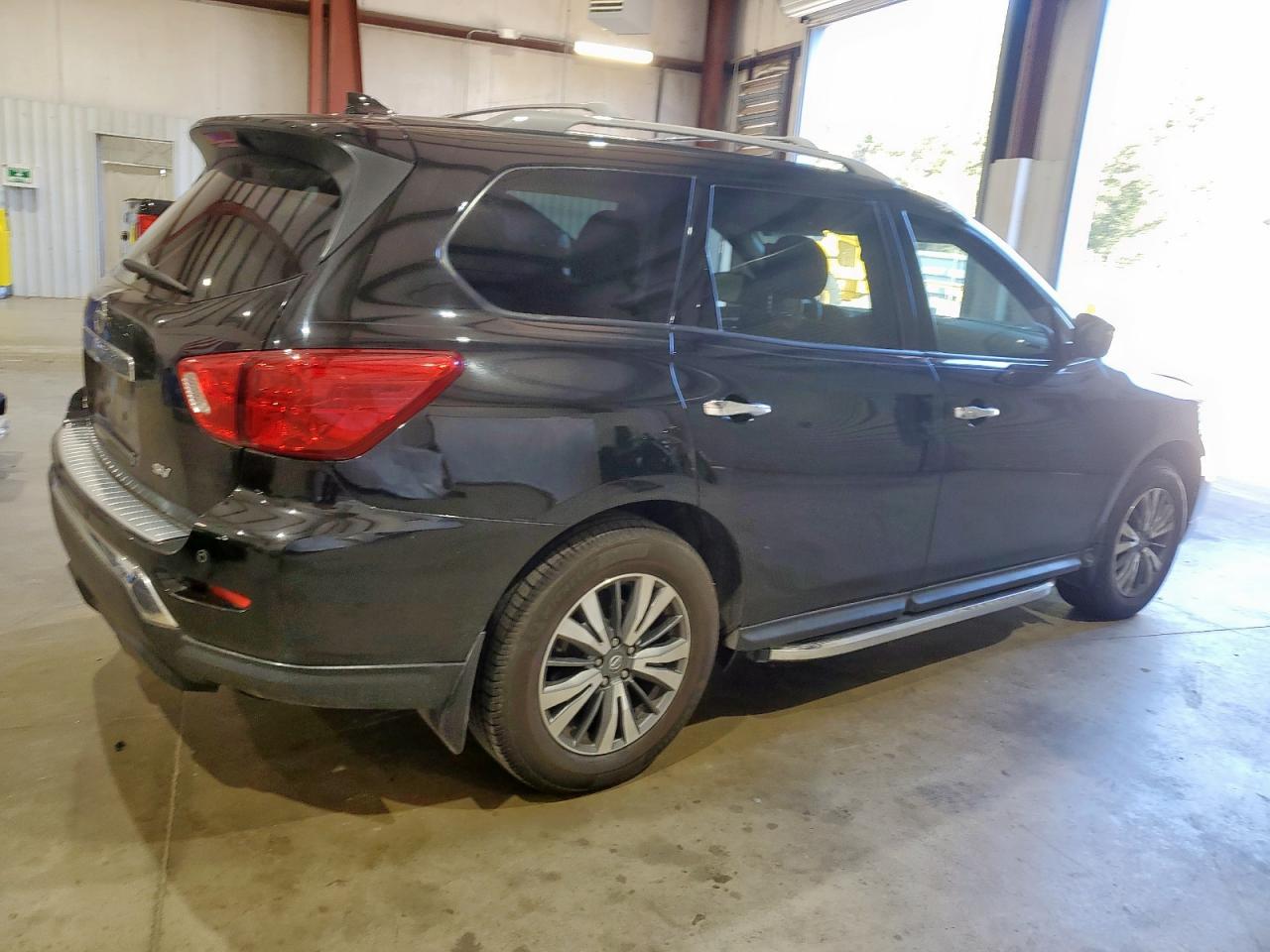 NISSAN PATHFINDER SV