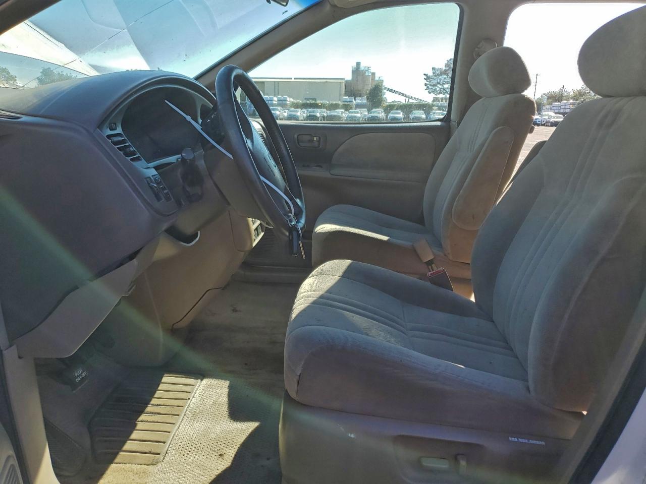 Lot #3294560065 2002 TOYOTA SIENNA LE