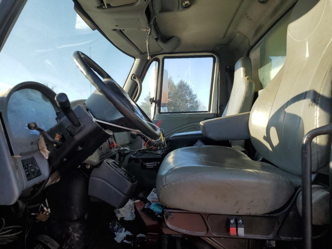 Lot #3287511996 2005 INTERNATIONAL 7000 7400