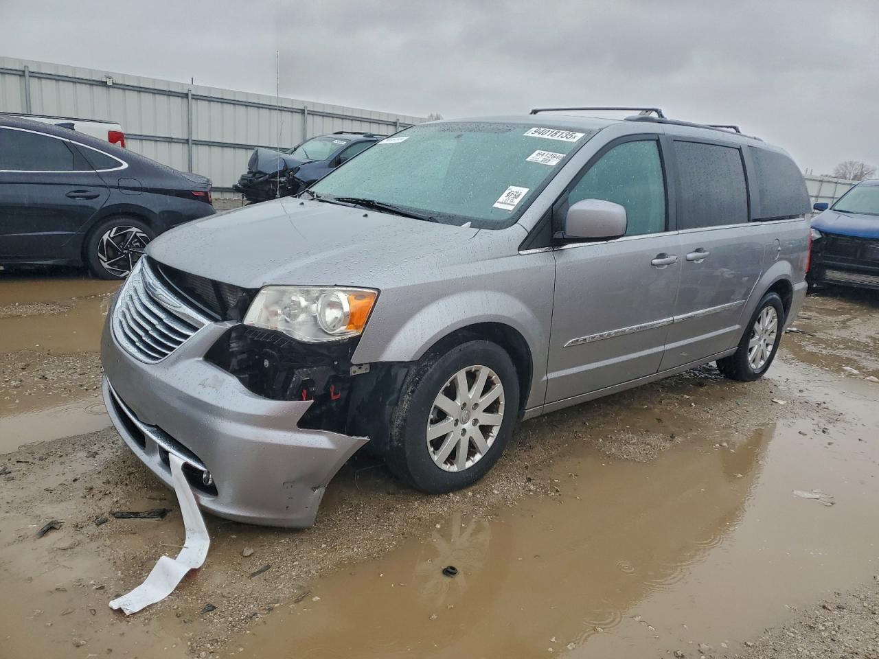 Lot #3302769340 2016 CHRYSLER TOWN & COU