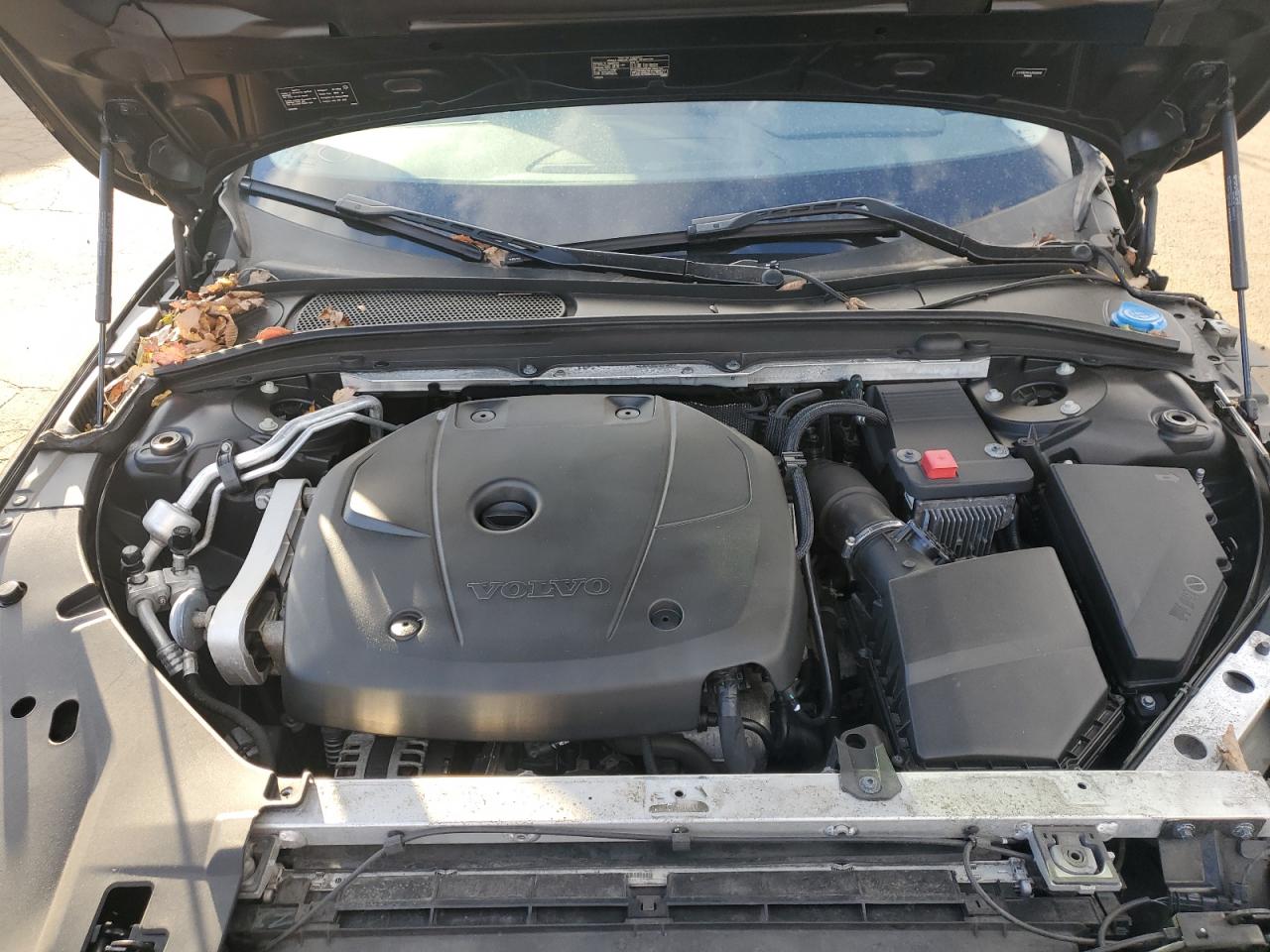 VOLVO S90 T5 MOMENTUM