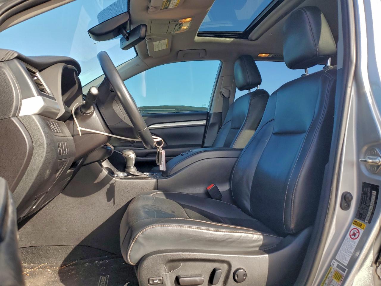 TOYOTA HIGHLANDER SE