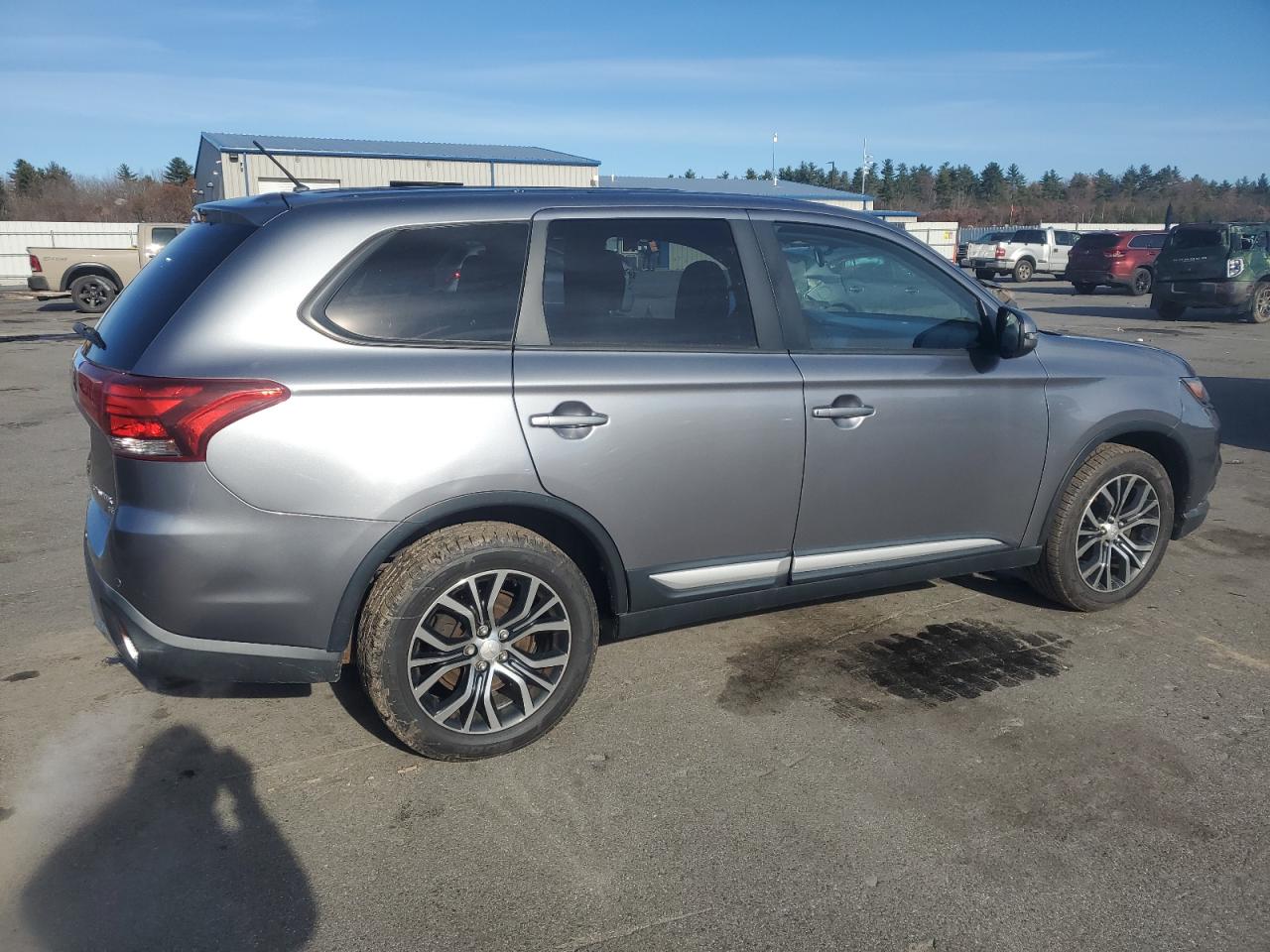 MITSUBISHI OUTLANDER SE