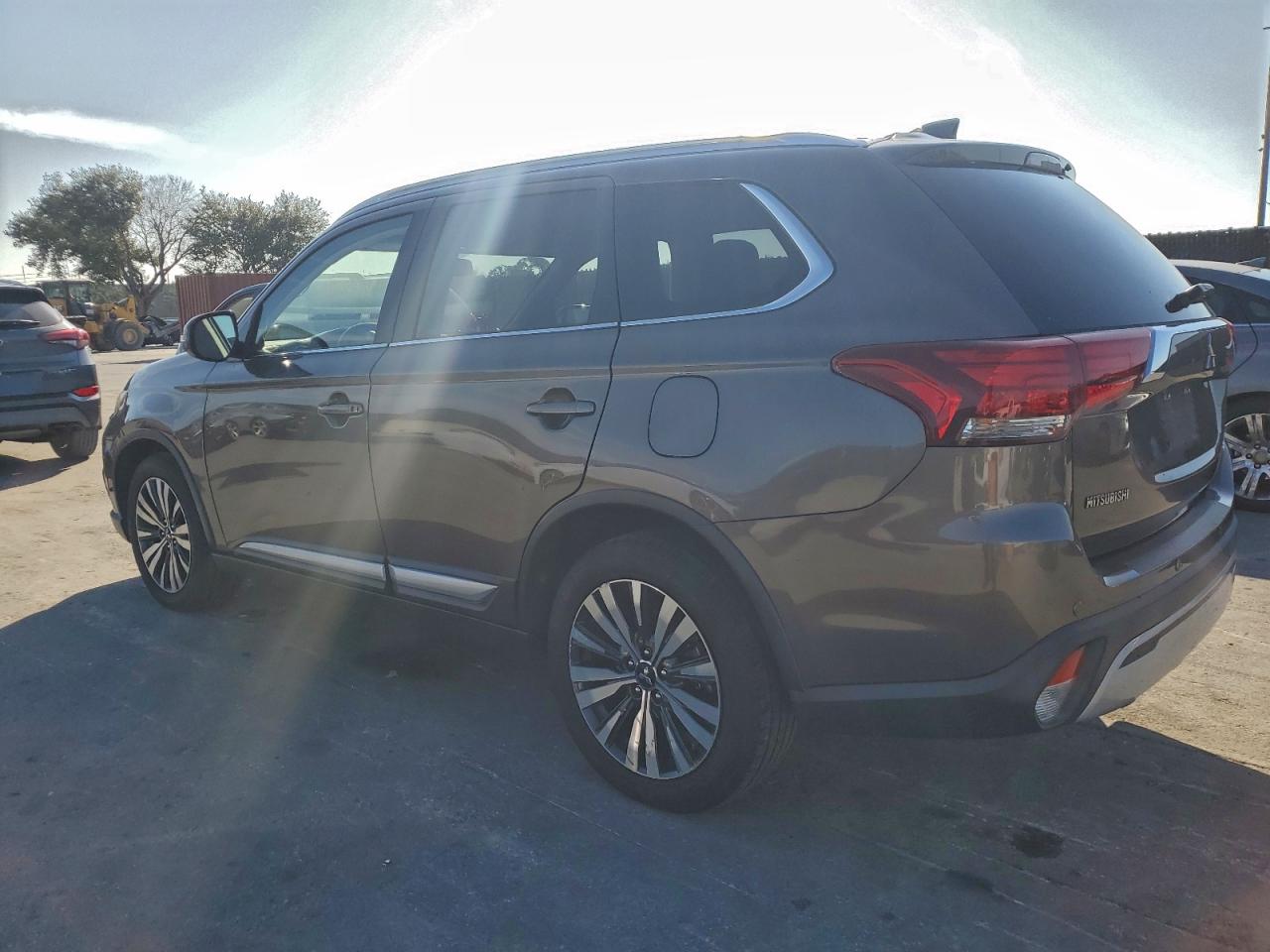 MITSUBISHI OUTLANDER SE