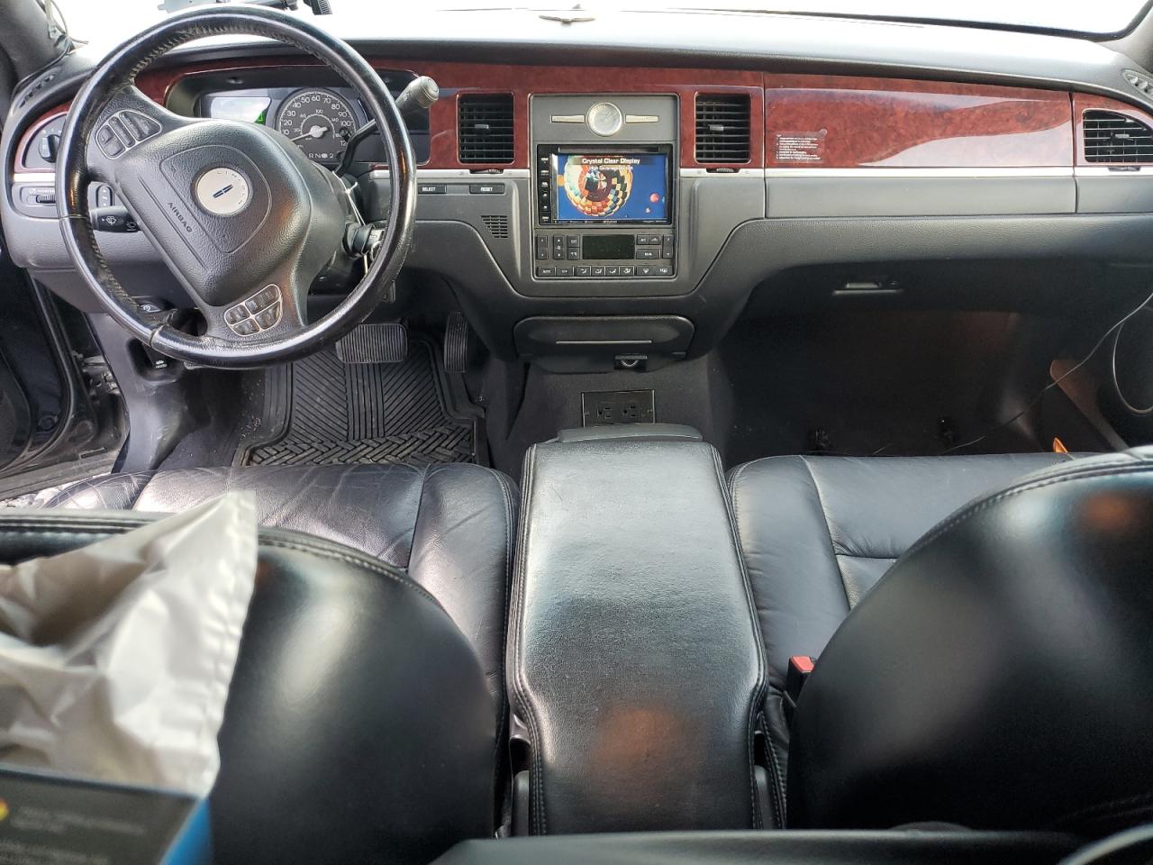 Lot #3297272378 2004 LINCOLN TOWN CAR E