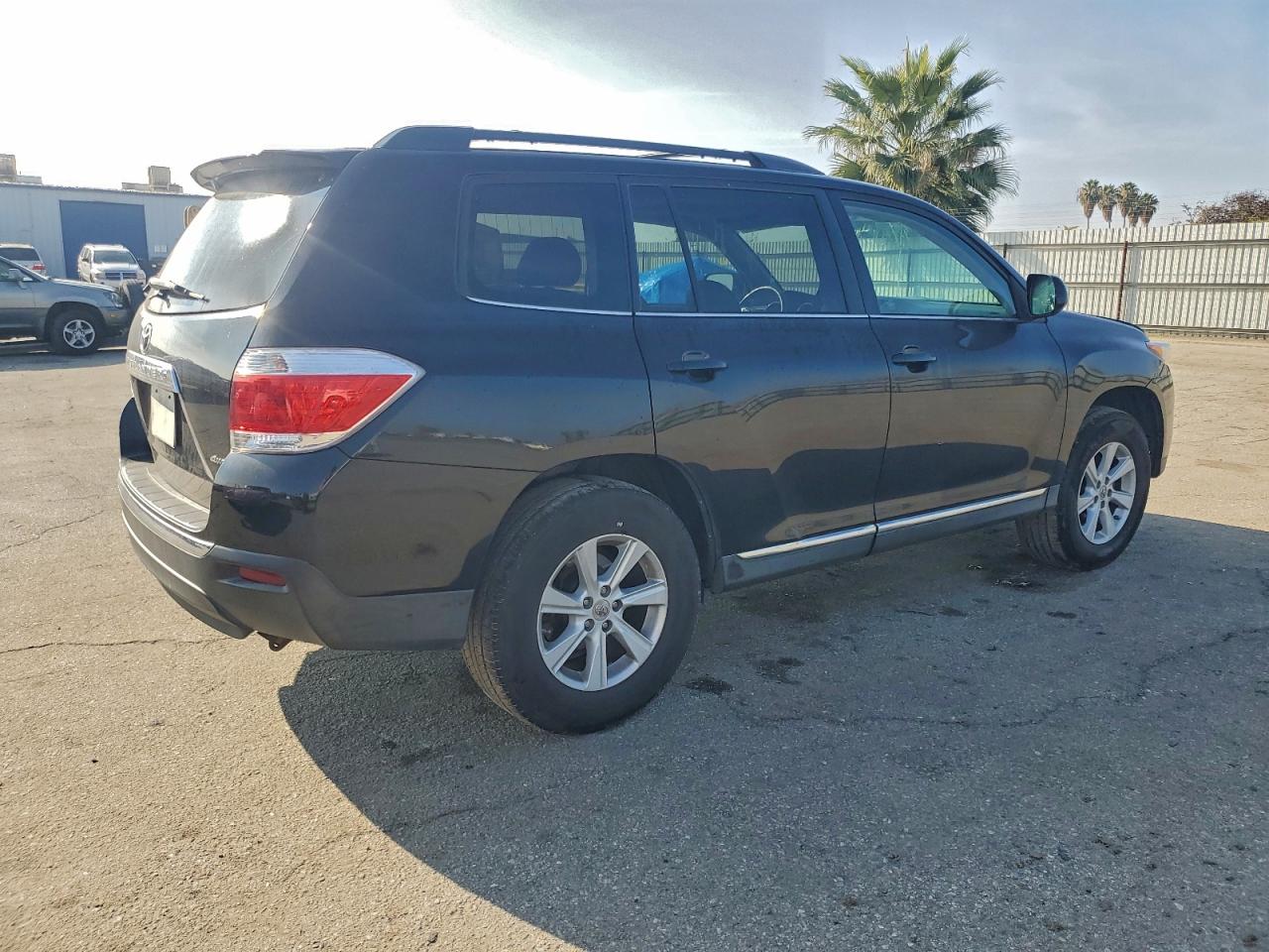 TOYOTA HIGHLANDER BASE