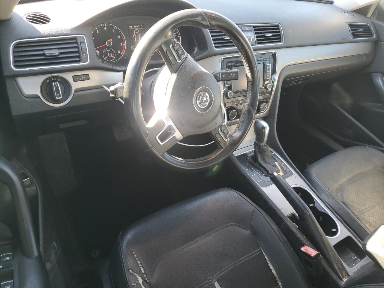 VOLKSWAGEN PASSAT SE