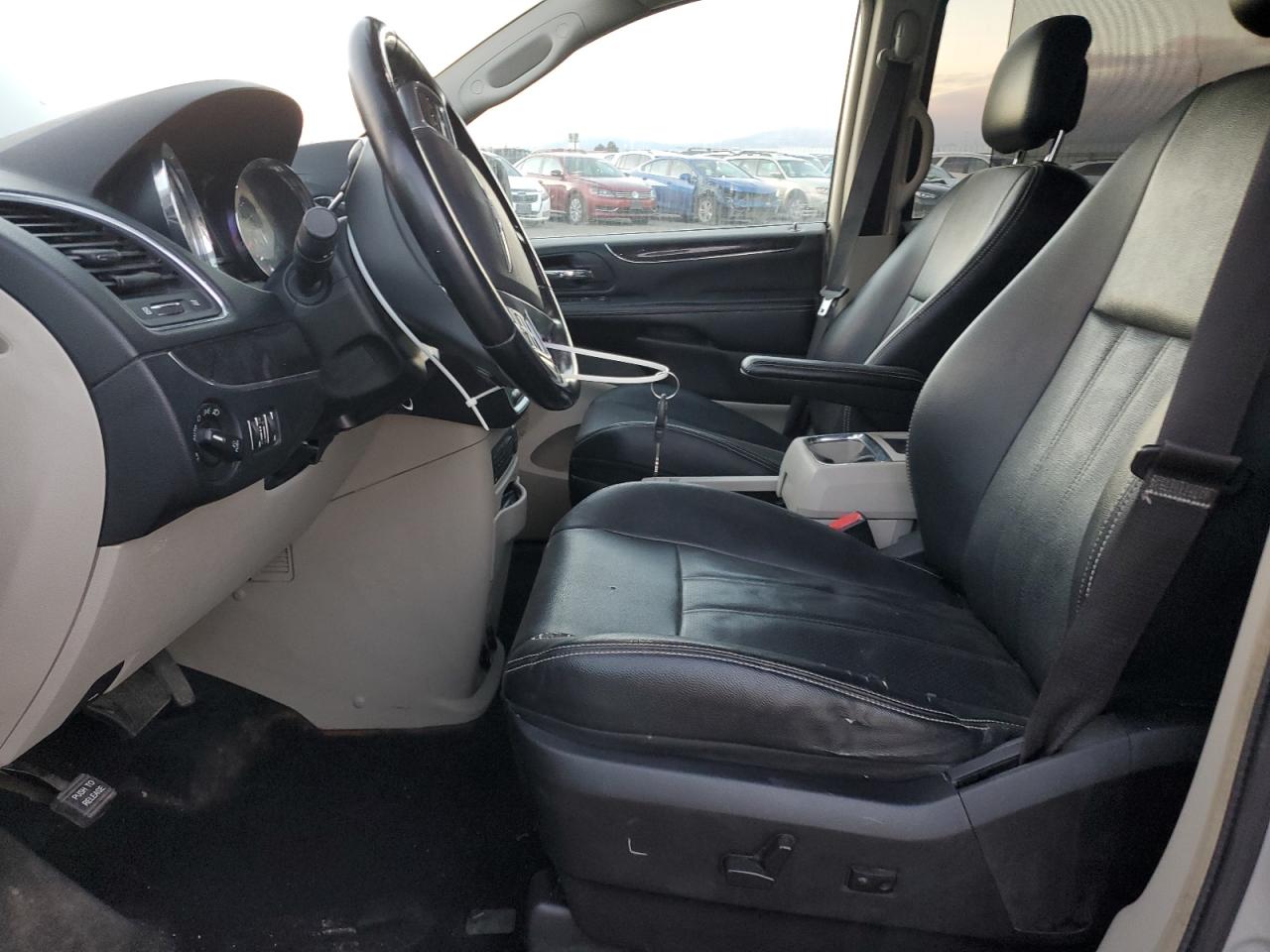 CHRYSLER TOWN & COUNTRY TOURING L