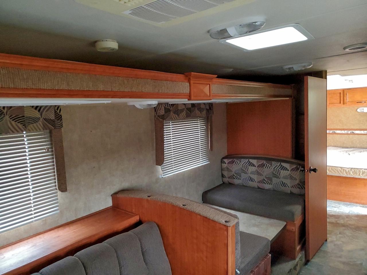 Lot #3302724006 2012 GRA D TRAILER