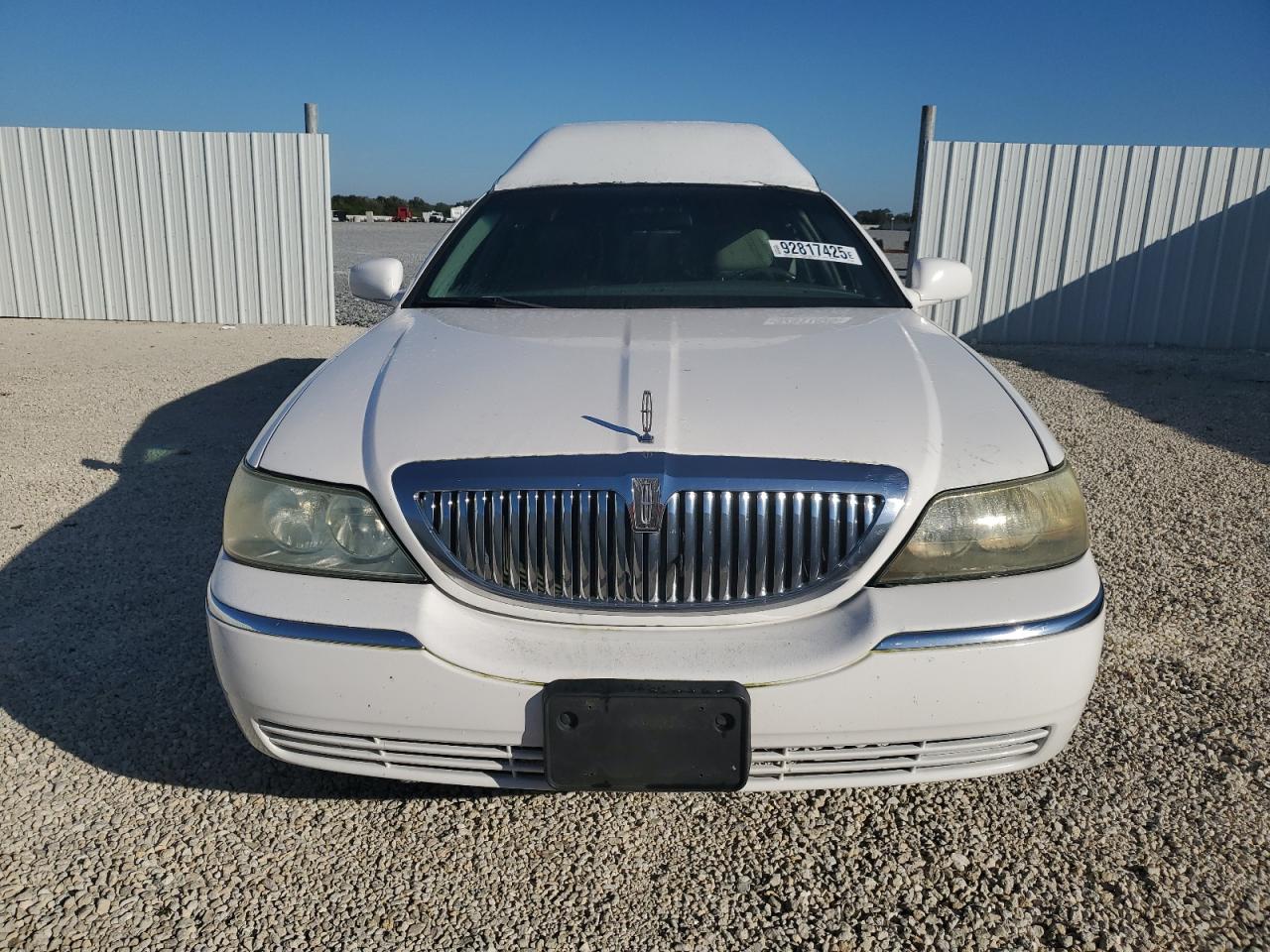 Lot #3297987077 2003 LINCOLN TOWN CAR E