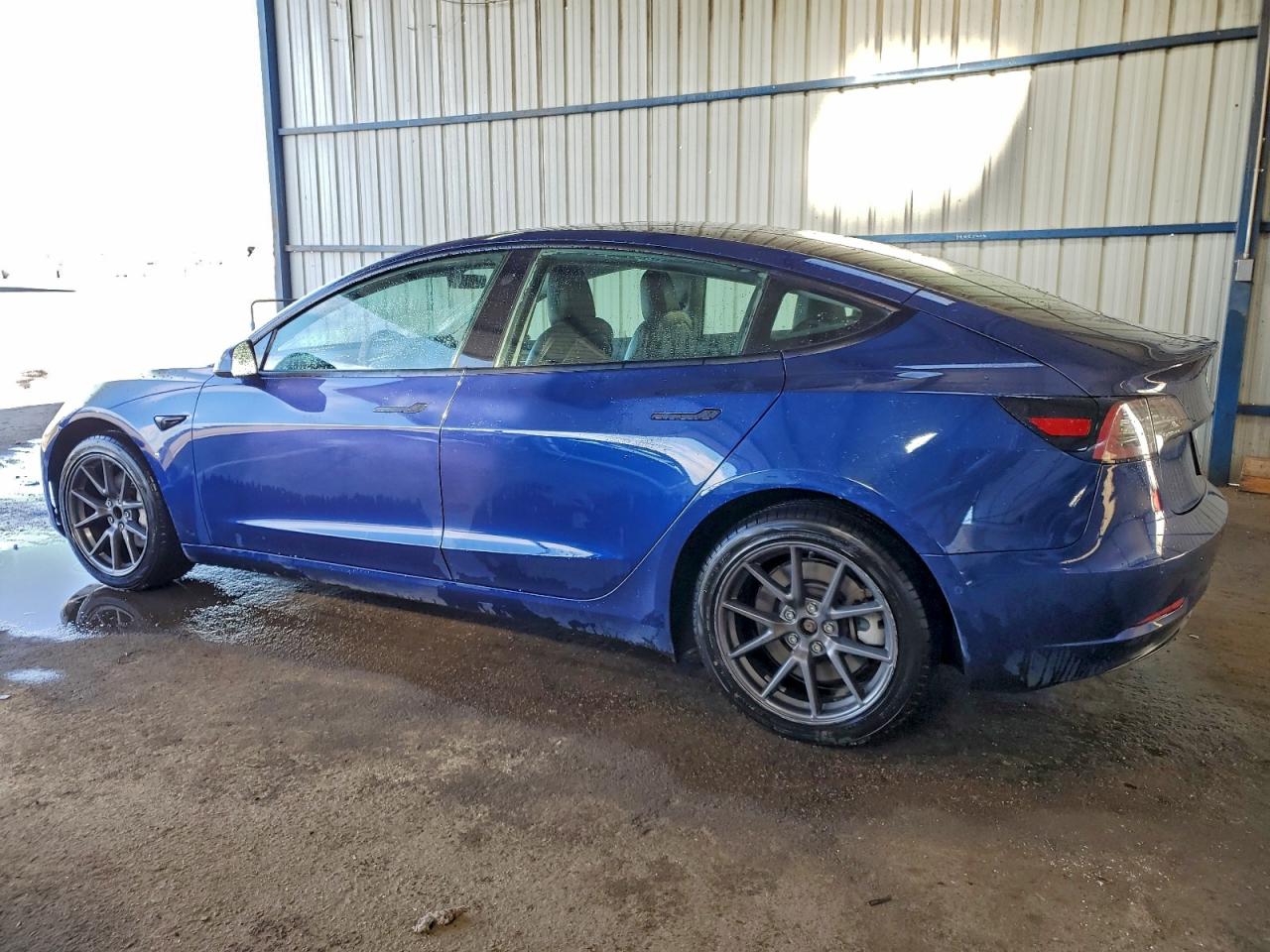 Lot #3304555438 2022 TESLA MODEL 3