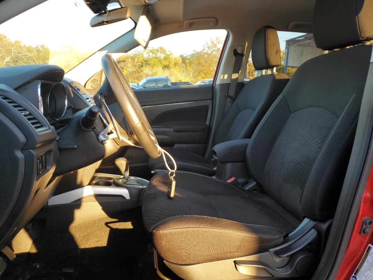 MITSUBISHI OUTLANDER SE