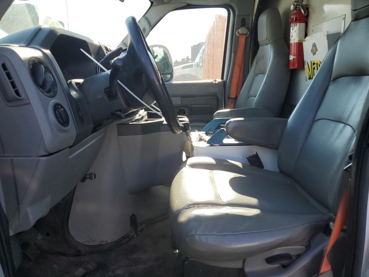 FORD ECONOLINE E450 SUPER DUTY CUTAWAY VAN