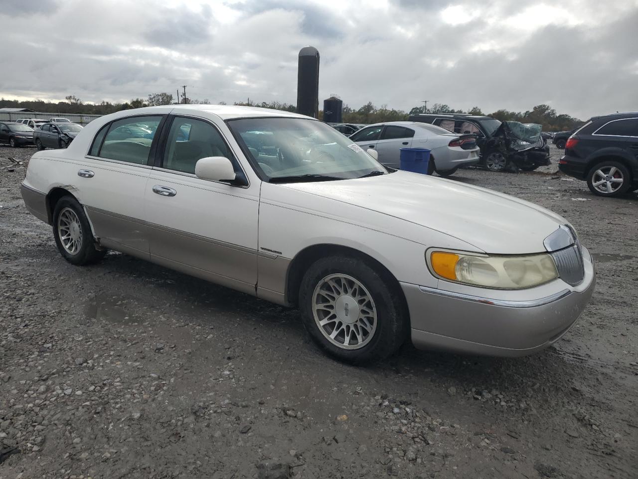 Lot #3284029846 2002 LINCOLN TOWN CAR S