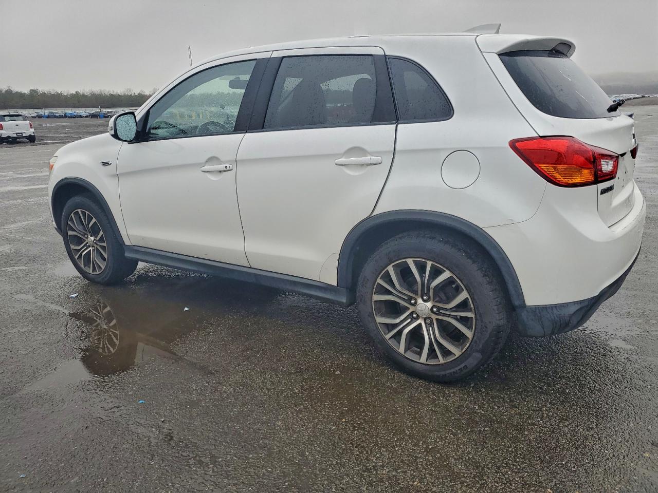 MITSUBISHI OUTLANDER ES