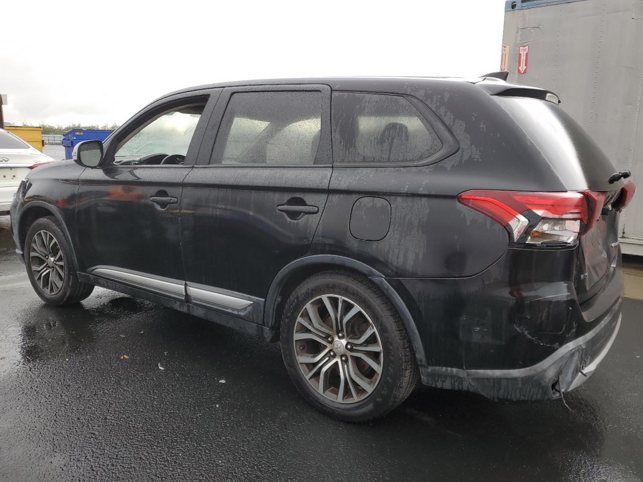 MITSUBISHI OUTLANDER SE