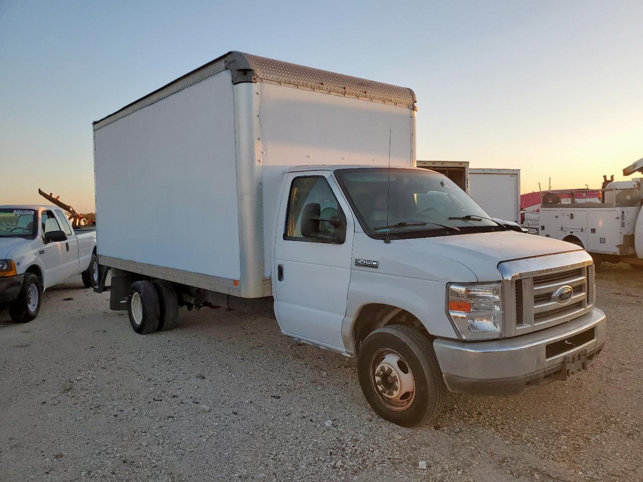 Lot #3296929830 2019 FORD E450
