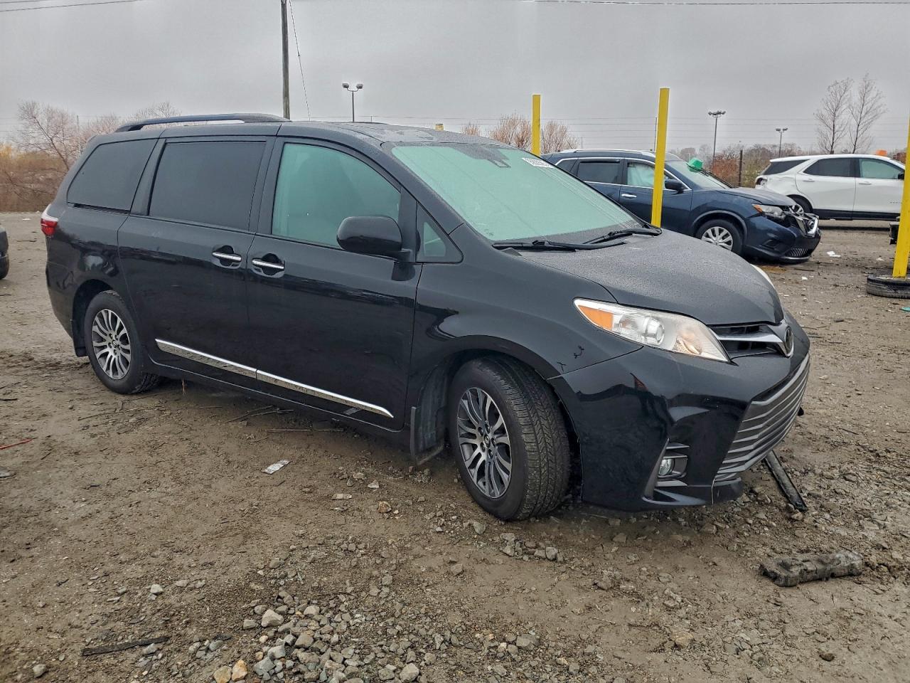 TOYOTA SIENNA XLE