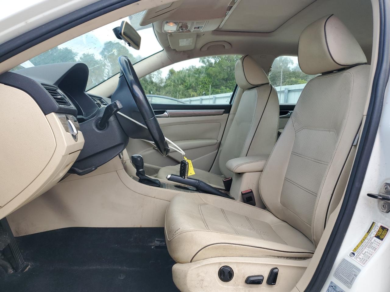 VOLKSWAGEN PASSAT SE