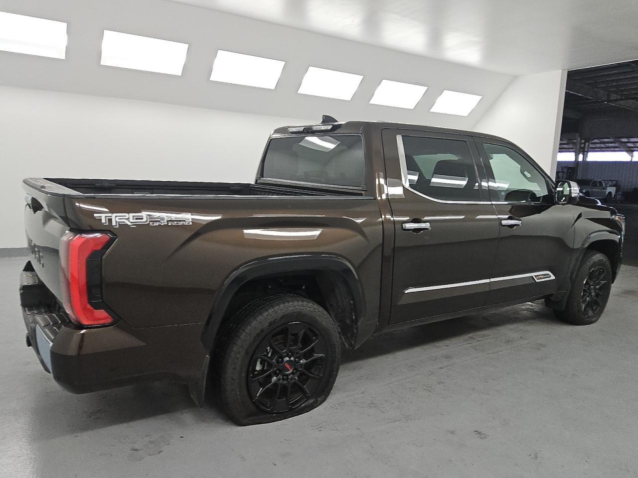 TOYOTA TUNDRA CREWMAX PLATINUM