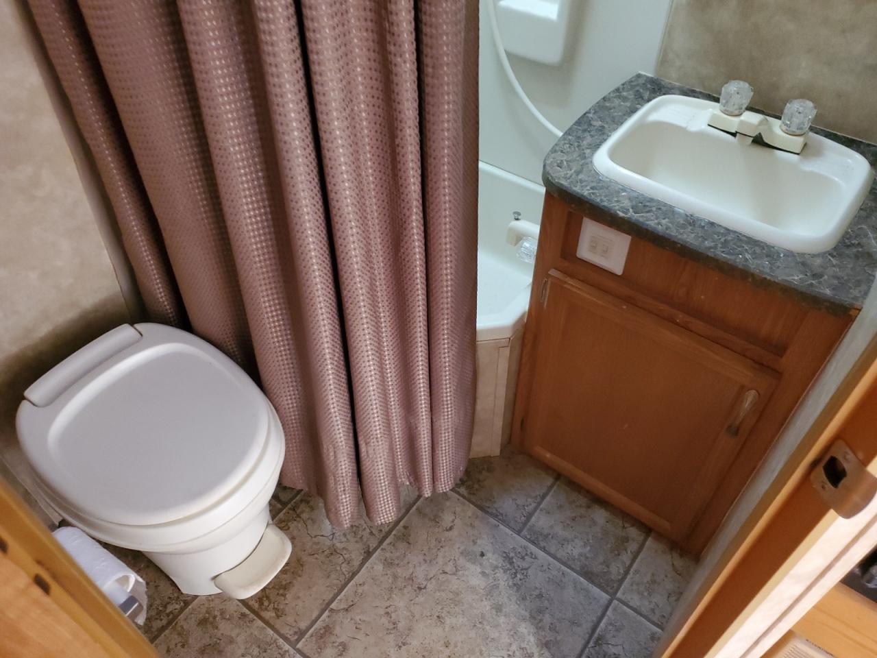 Lot #3285748678 2010 JAYCEE JAY FEATHE