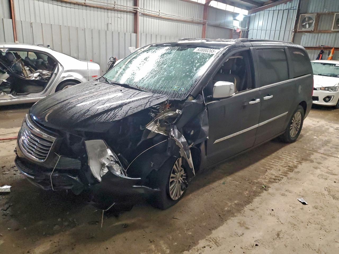 CHRYSLER TOWN & COUNTRY TOURING L