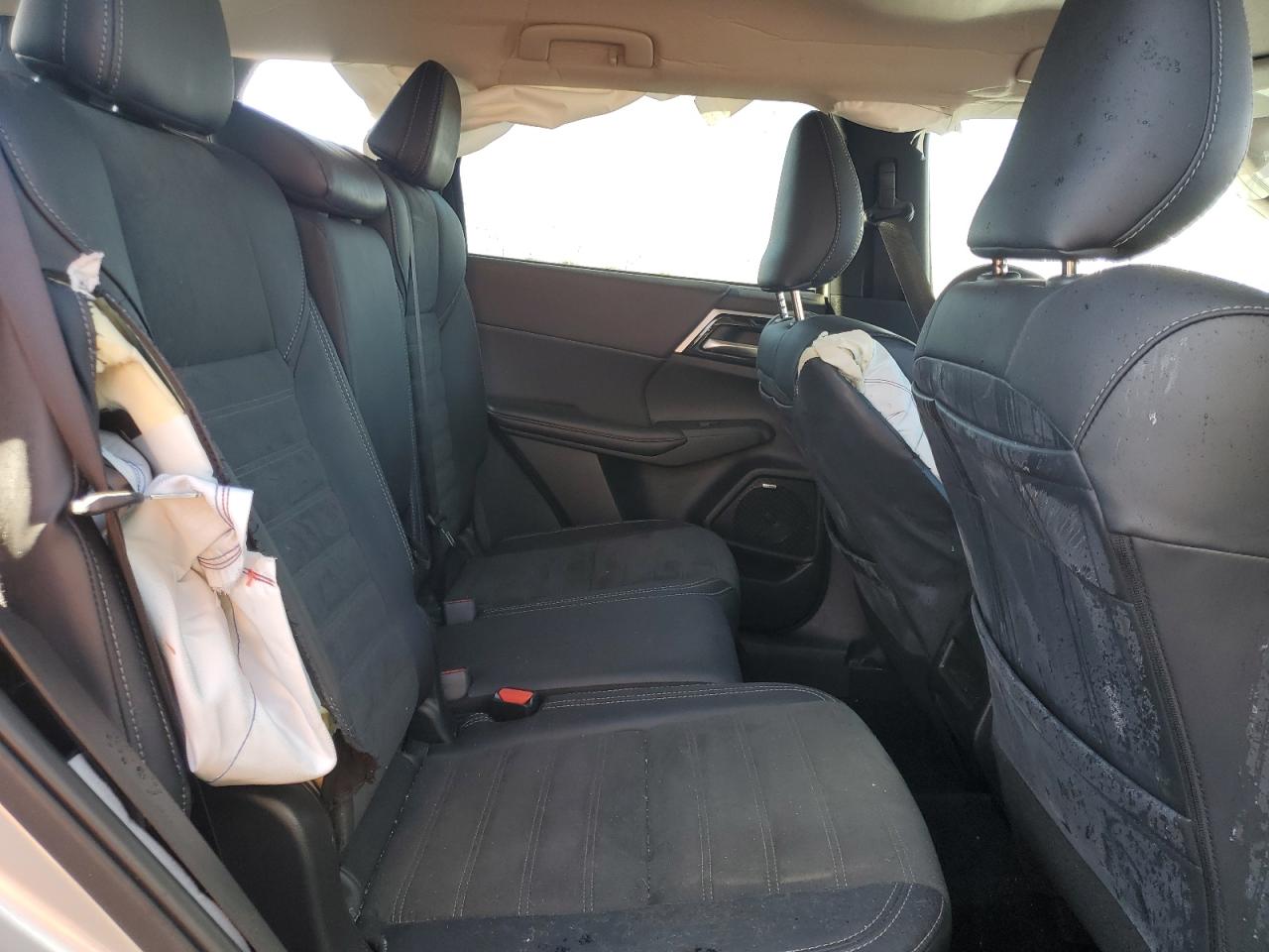 MITSUBISHI OUTLANDER SE