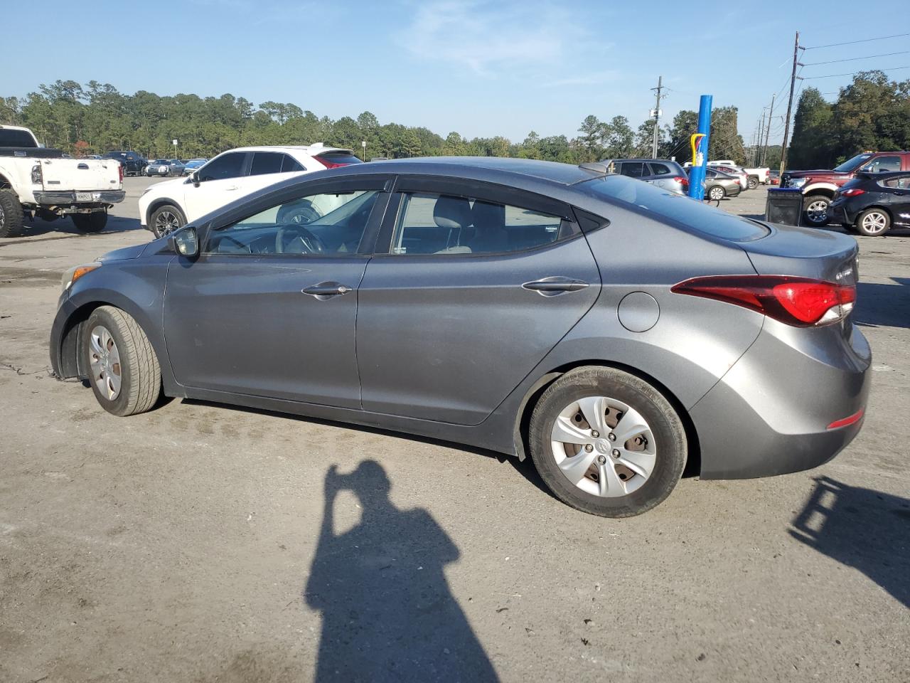 HYUNDAI ELANTRA SE