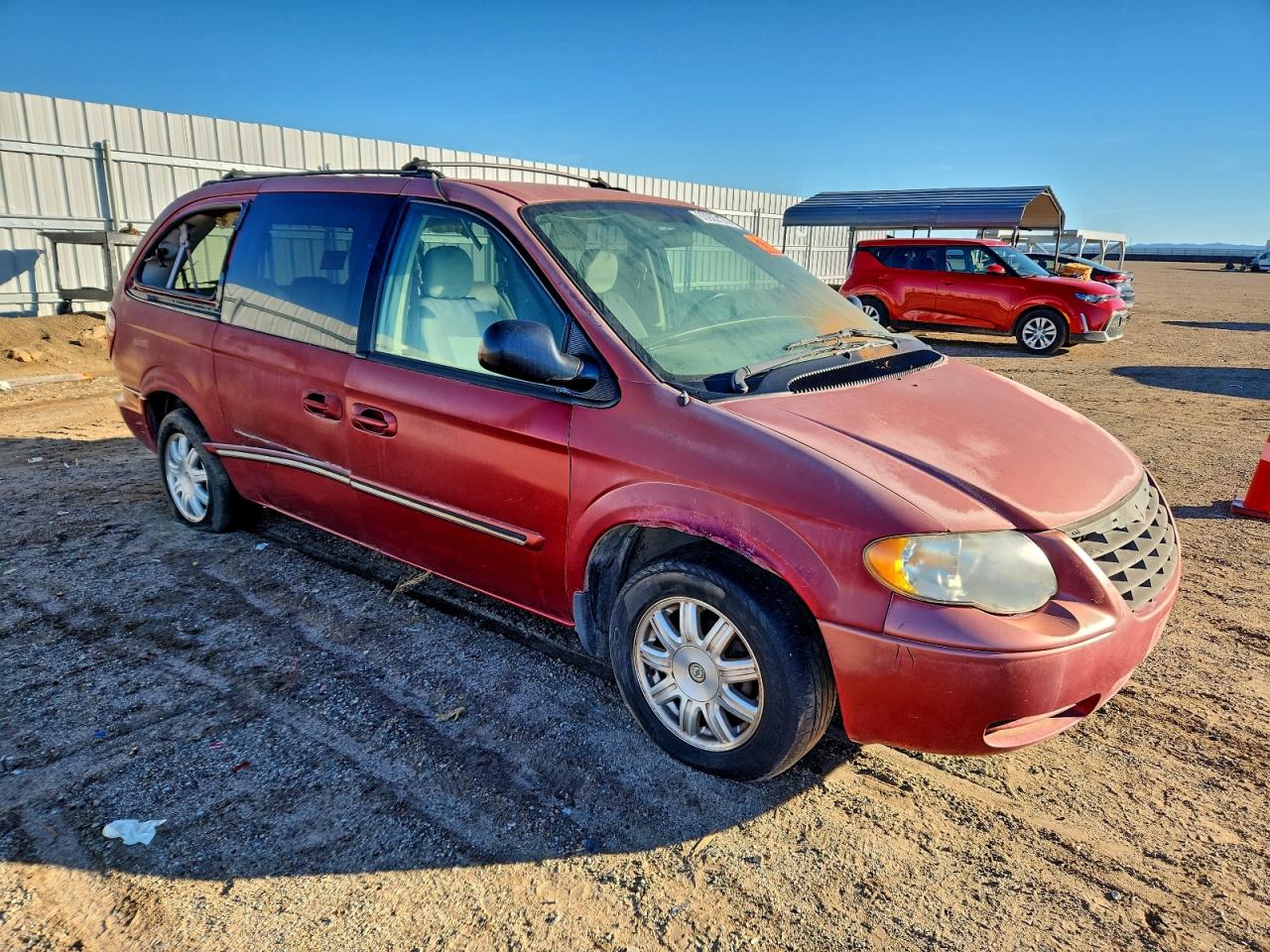 Lot #3302905016 2005 CHRYSLER TOWN & COU