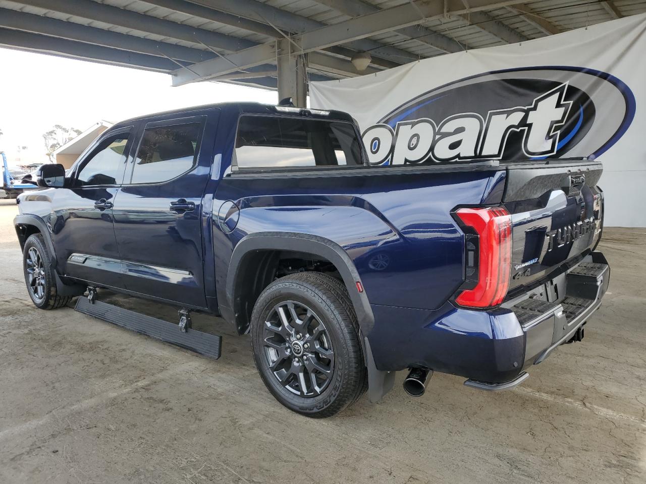 TOYOTA TUNDRA CREWMAX PLATINUM