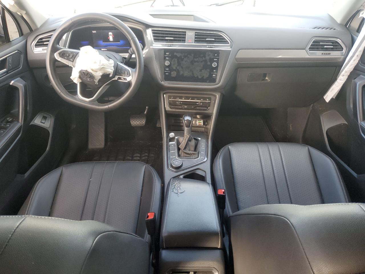 VOLKSWAGEN TIGUAN SE