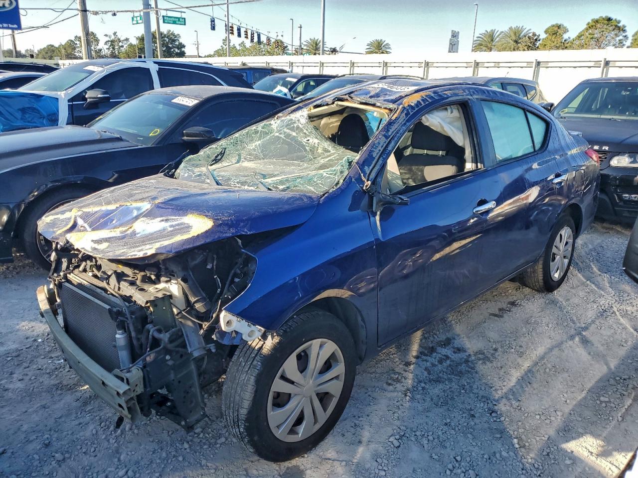 Lot #3302799973 2019 NISSAN VERSA S