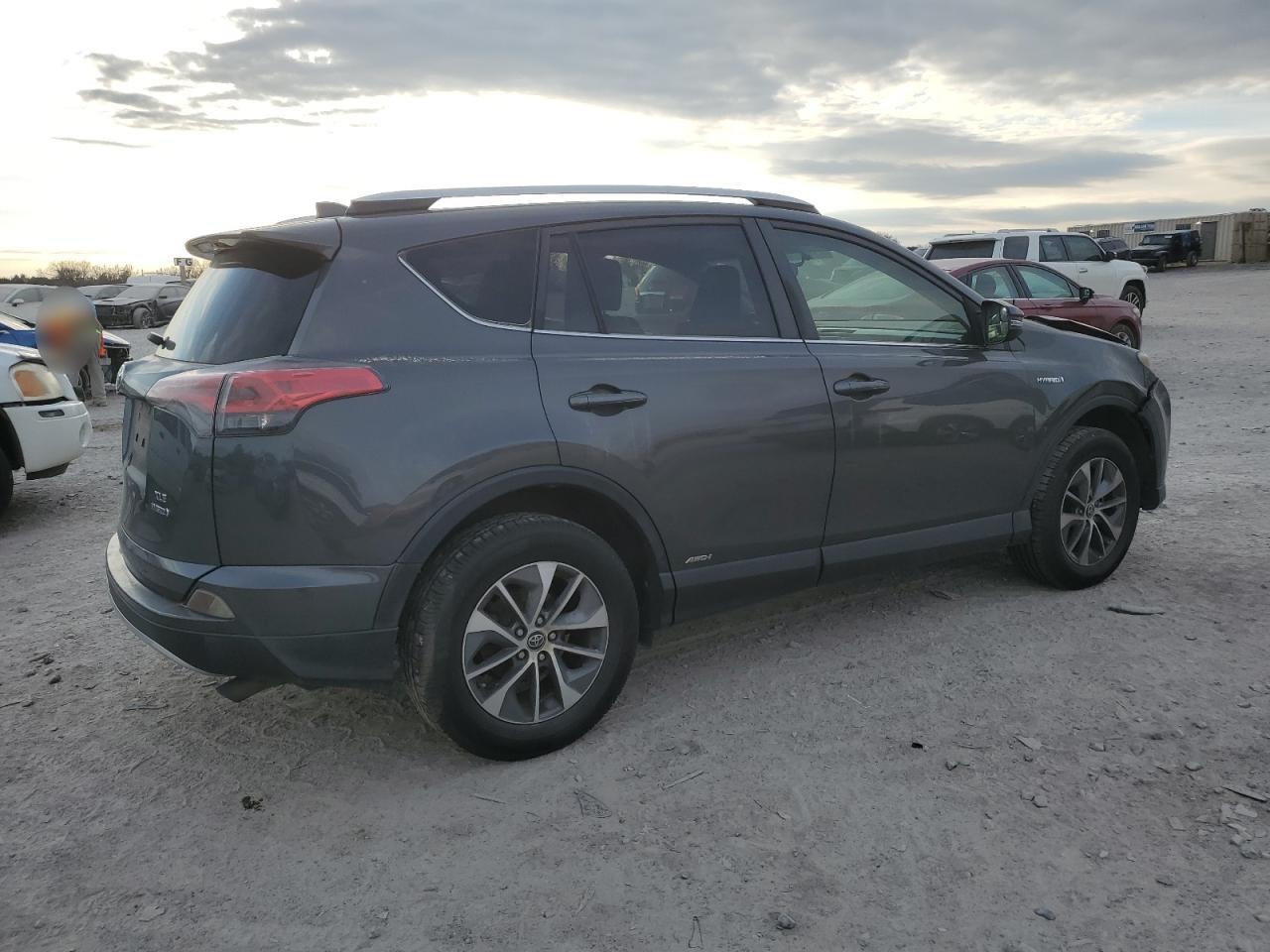 TOYOTA RAV4 XLE