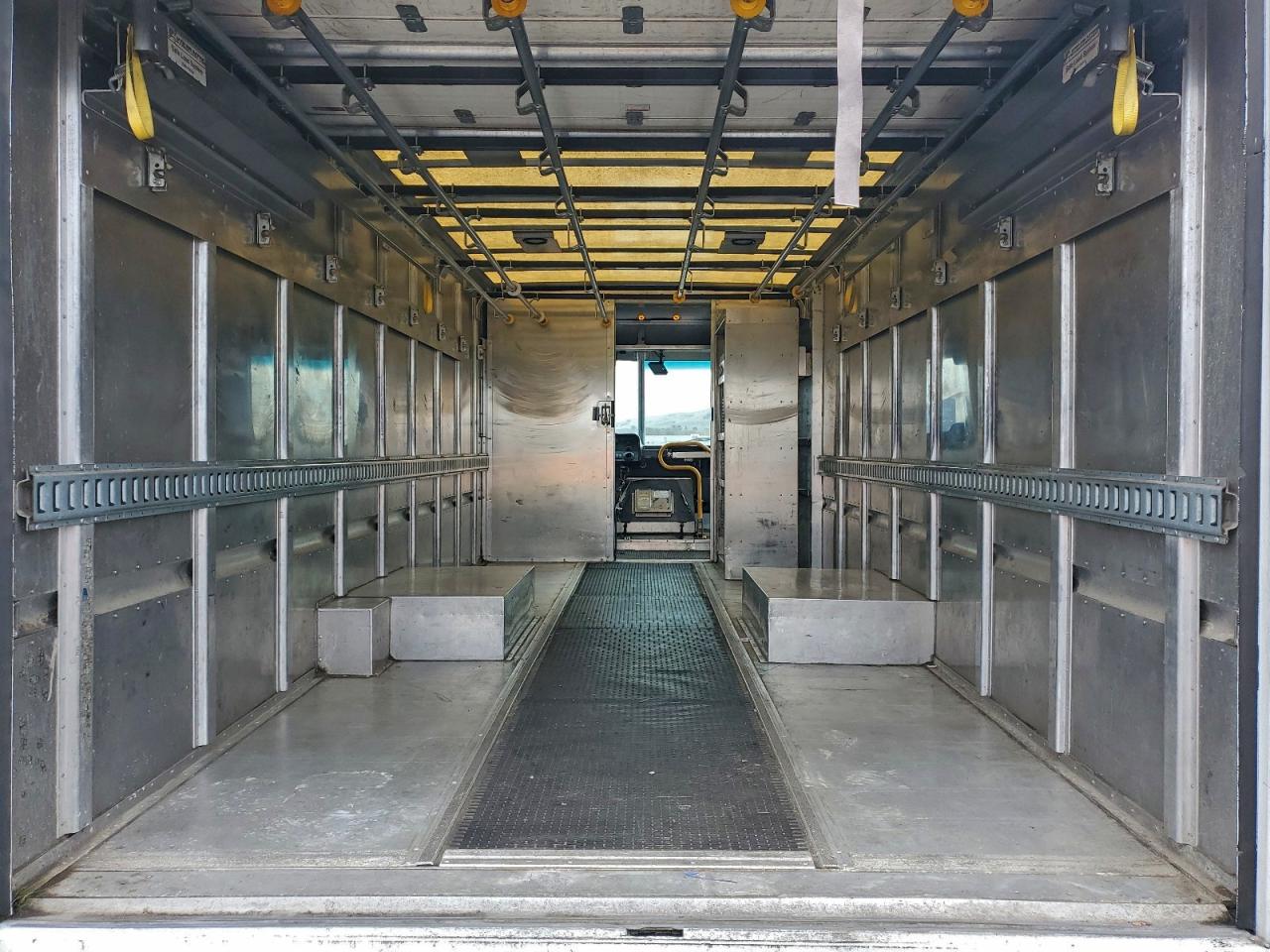 FORD ECONOLINE E450 SUPER DUTY COMMERCIAL STRIPPED CHASSIS