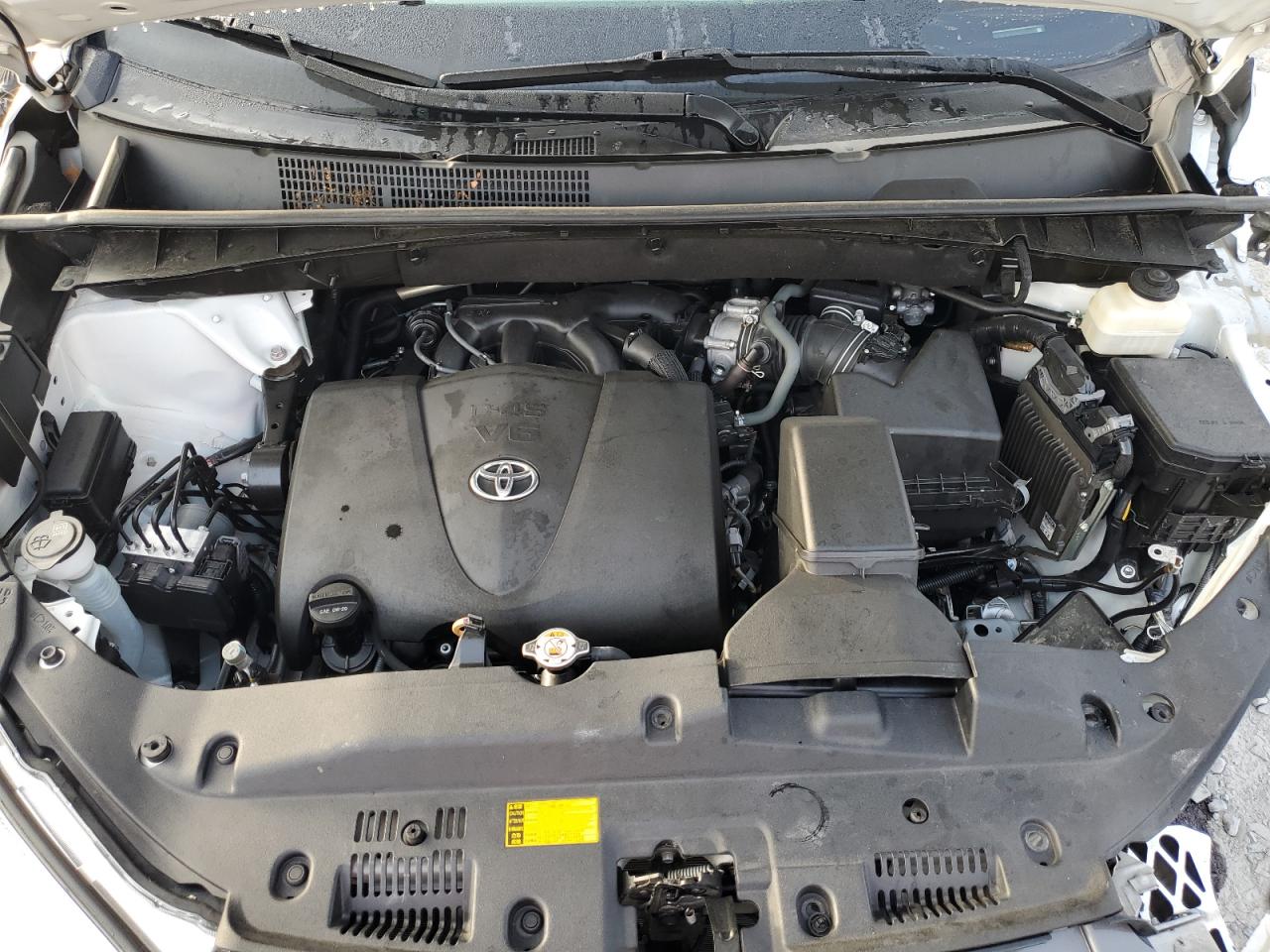 TOYOTA HIGHLANDER SE