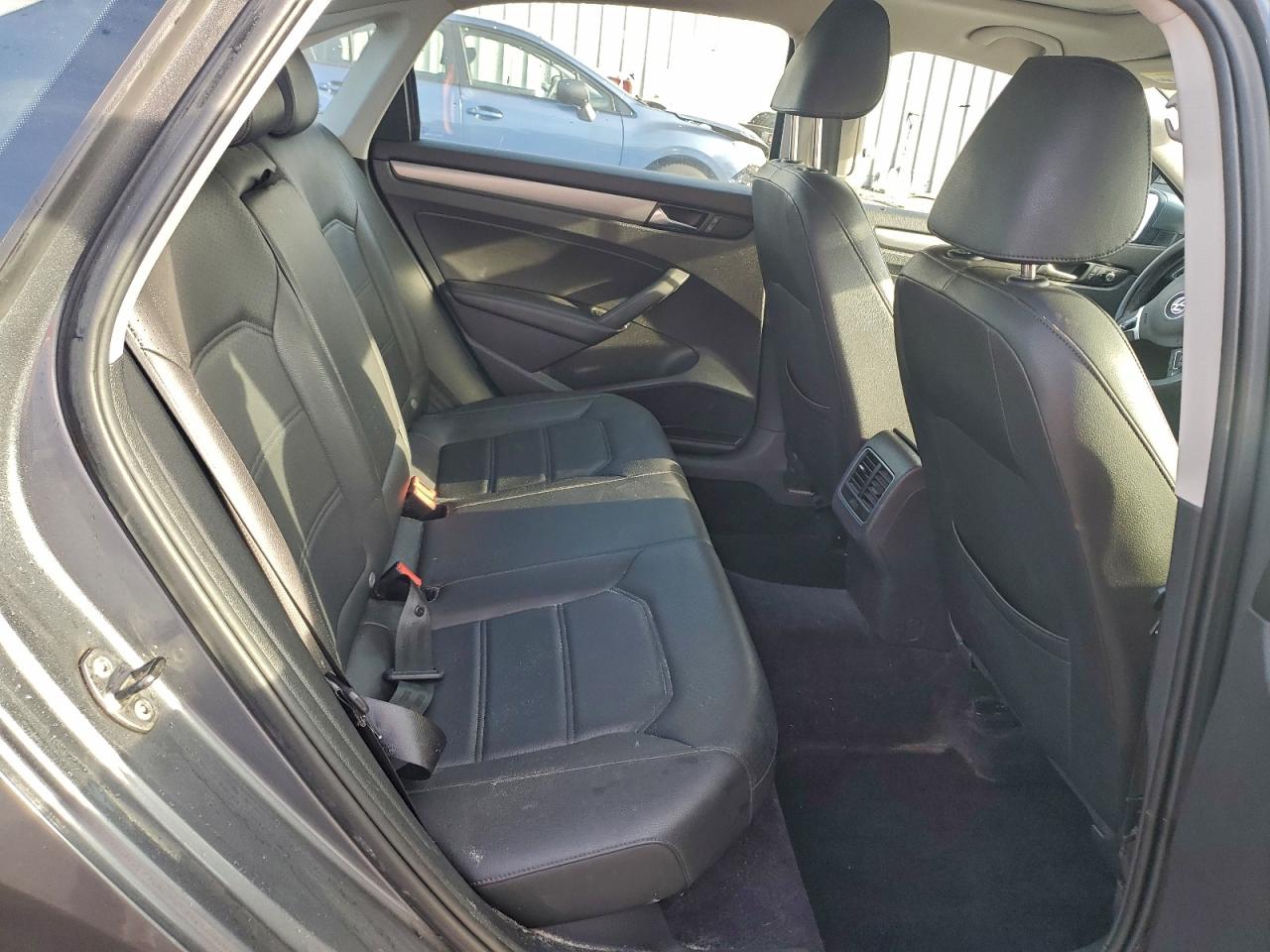 VOLKSWAGEN PASSAT SE