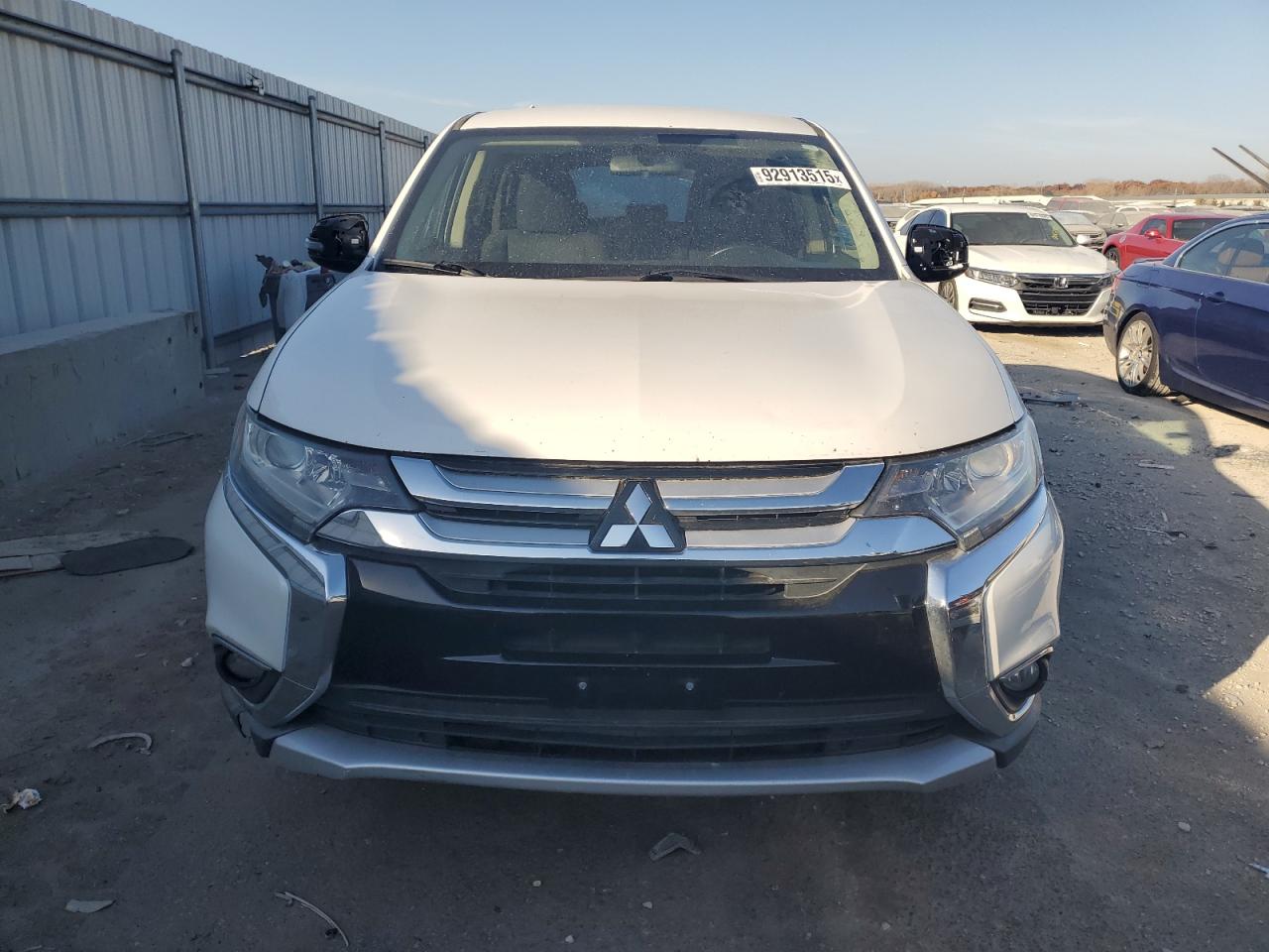 MITSUBISHI OUTLANDER SE