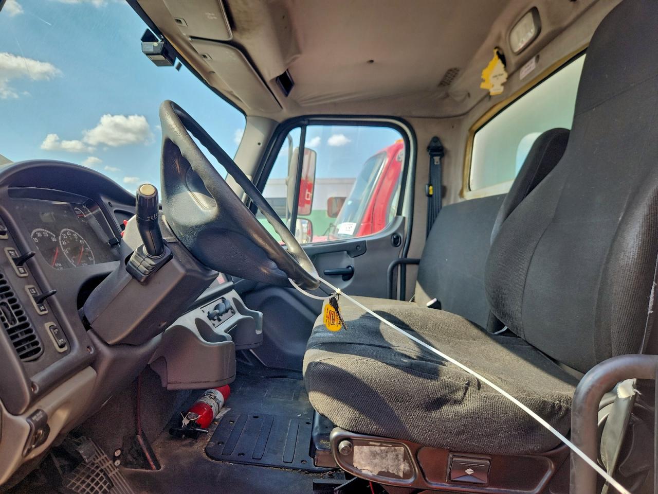 Lot #3309313990 2015 FREIGHTLINER M2 106 MED