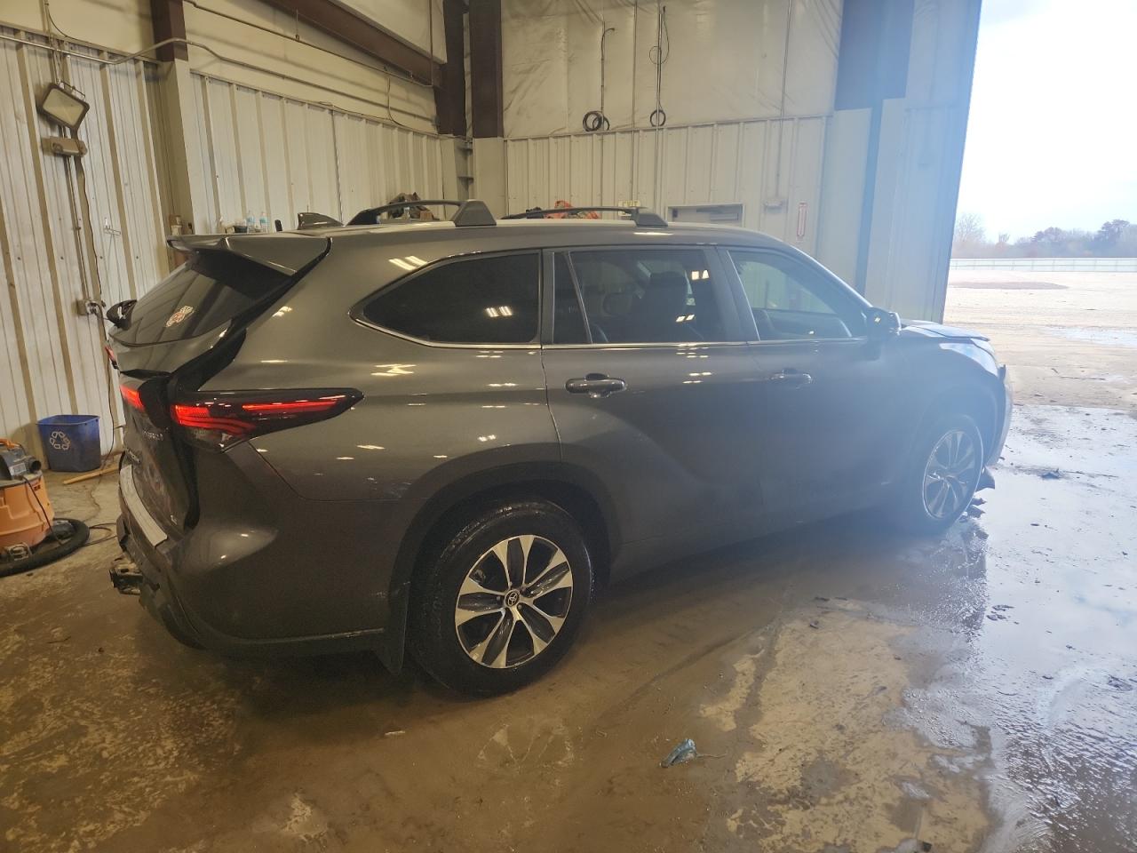 TOYOTA HIGHLANDER HYBRID XLE